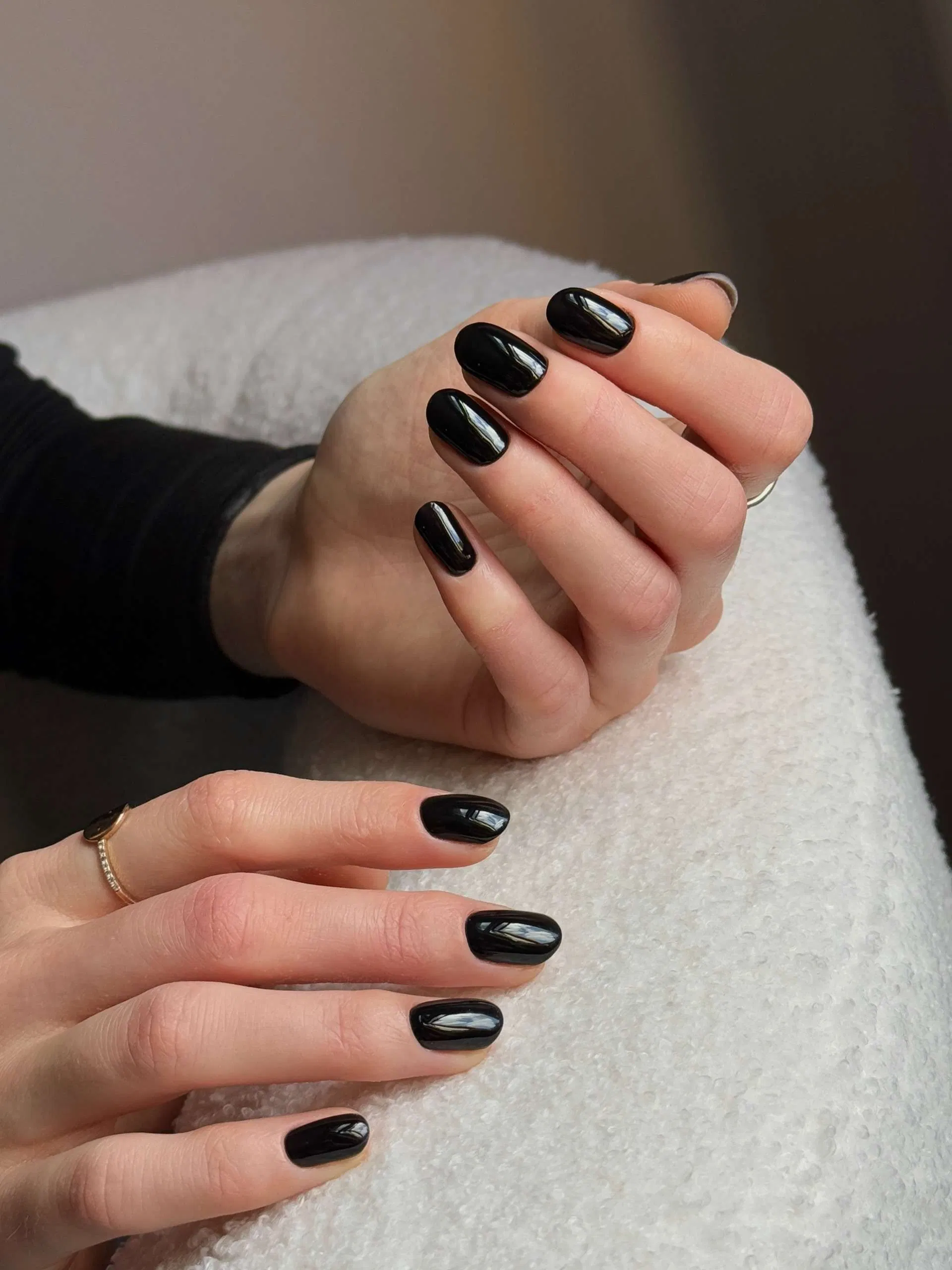 Original official 13 Nails Studio manicure image
